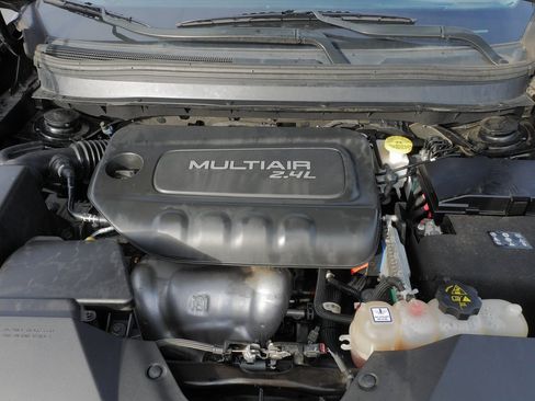 Used 2019 Jeep Cherokee Latitude w/ Cold Weather Group image 31