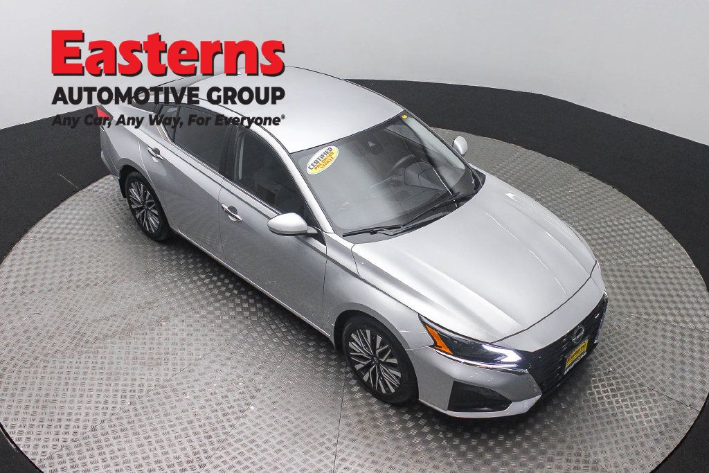 Used 2023 Nissan Altima 2.5 SV FWD image 5