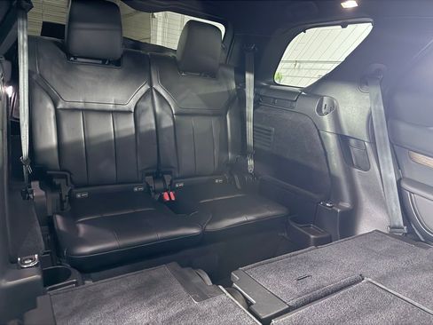 Used 2020 Land Rover Discovery HSE image 44