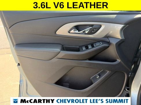 Used 2023 Chevrolet Traverse LT FWD image 43