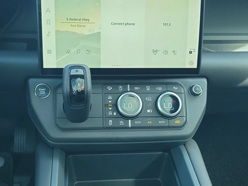 New 2026 Land Rover Defender 90 X-Dynamic SE AWD/4WD image 17