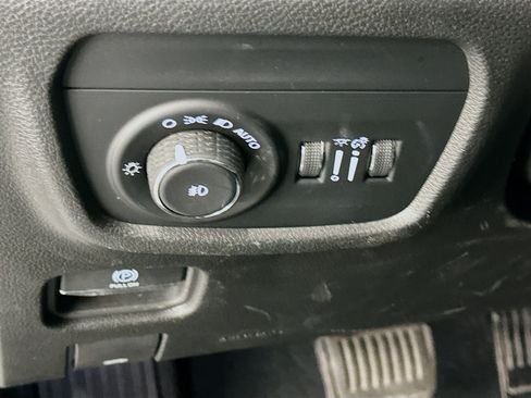 Used 2023 Jeep Grand Cherokee L Limited w/ Black Appearance Package AWD/4WD image 17