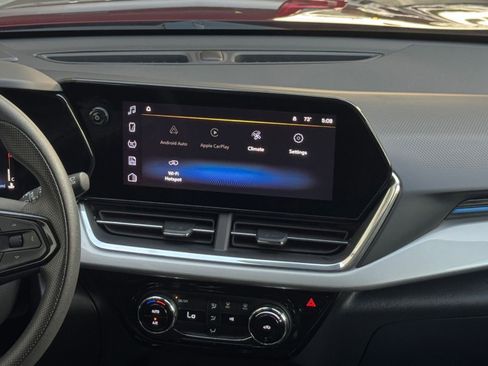 Used 2025 Chevrolet Trax LT image 18