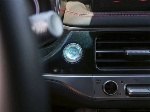 Used 2025 Genesis G70 2.5T w/ Sport Prestige Package image 19