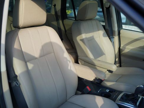 Used 2013 Land Rover LR2 image 68