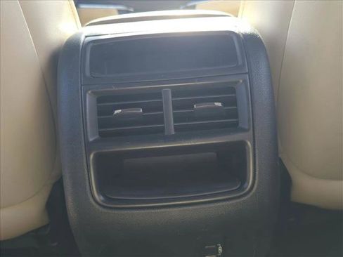 Used 2017 Cadillac XT5 Luxury image 12