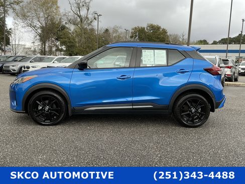 Used 2022 Nissan Kicks SR image 2