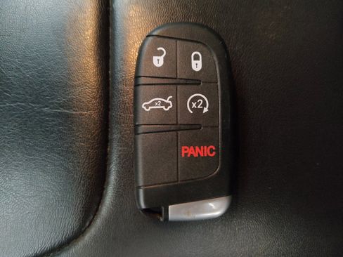 Used 2019 Jeep Cherokee Trailhawk w/ Cold Weather Group AWD/4WD image 32