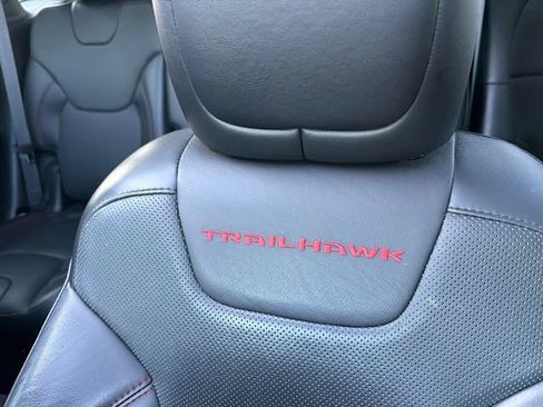 Used 2018 Jeep Cherokee Trailhawk w/ Quick Order Package 27L AWD/4WD image 7