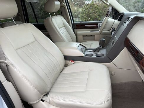 Used 2004 Lincoln Navigator Luxury image 23