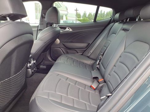 Used 2022 Kia Stinger GT2 image 10