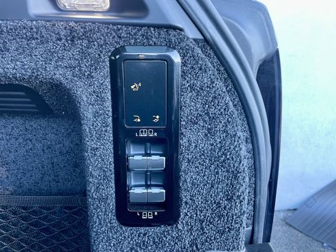 Used 2025 Land Rover Range Rover Long Wheelbase SE image 40