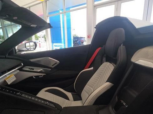 Used 2023 Chevrolet Corvette Z06 w/ Z07 Performance Package RWD image 27