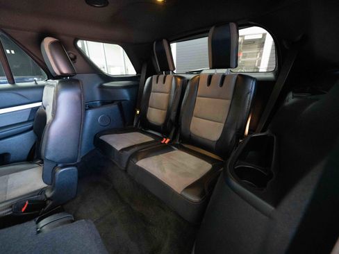 Used 2017 Ford Explorer XLT w/ Equipment Group 202A image 24