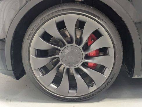 Used 2024 Tesla Model Y Performance image 29