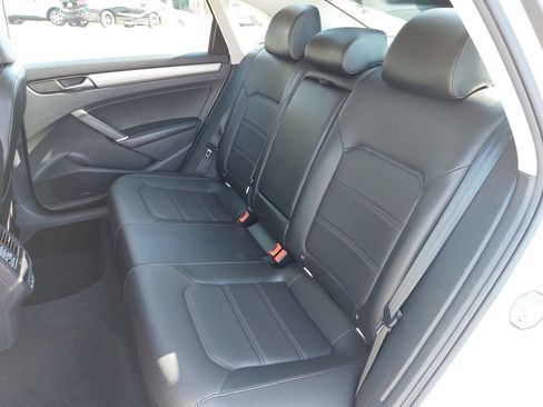 Used 2022 Volkswagen Passat 2.0T SE image 13