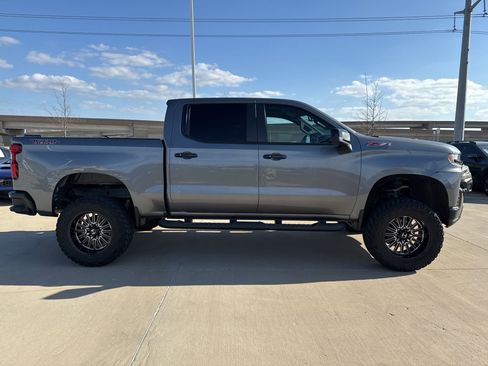Used 2019 Chevrolet Silverado 1500 LT Trail Boss image 2