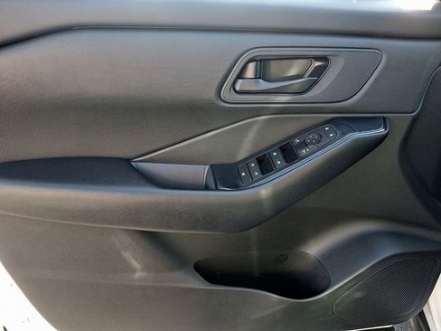 Used 2024 Nissan Rogue S image 12