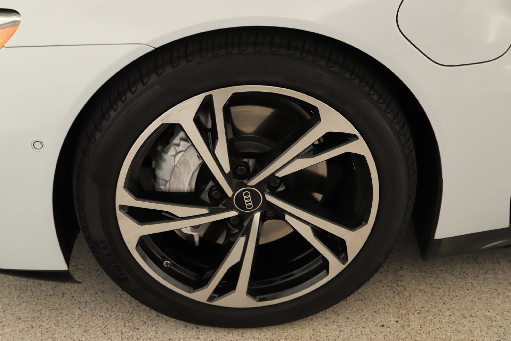 Used 2022 Audi e-tron GT Prestige AWD/4WD image 34