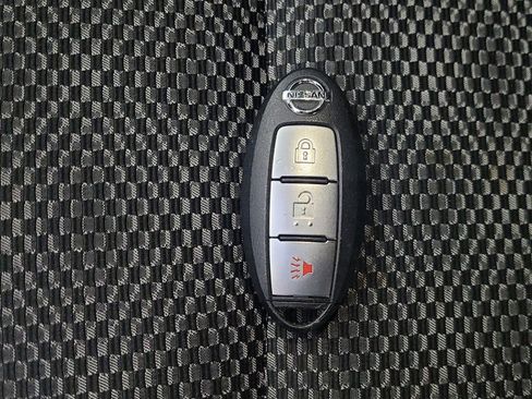 Used 2018 Nissan Rogue Sport SV image 32