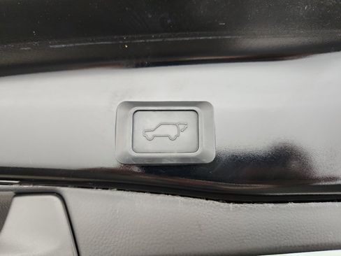 Used 2022 Toyota RAV4 XLE Premium image 34