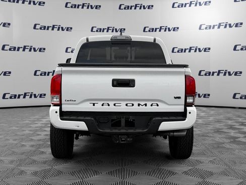 Used 2019 Toyota Tacoma TRD Sport AWD/4WD image 4