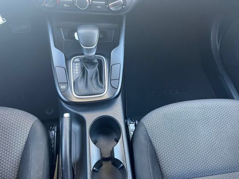 Used 2025 Kia Soul LX w/ LX Technology Package FWD image 34