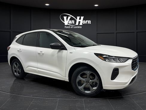 Used 2024 Ford Escape ST-Line w/ Tech Pack #1 AWD/4WD image 1