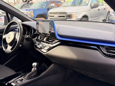 Used 2022 Toyota C-HR XLE image 15