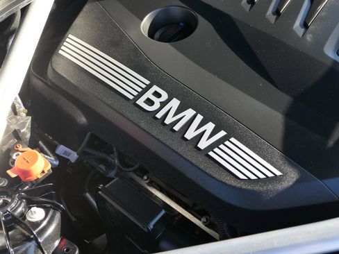 Used 2024 BMW X6 xDrive40i w/ Premium Package image 32