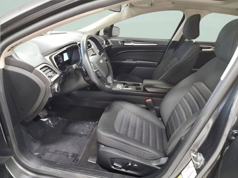 Used 2020 Ford Fusion SE image 22