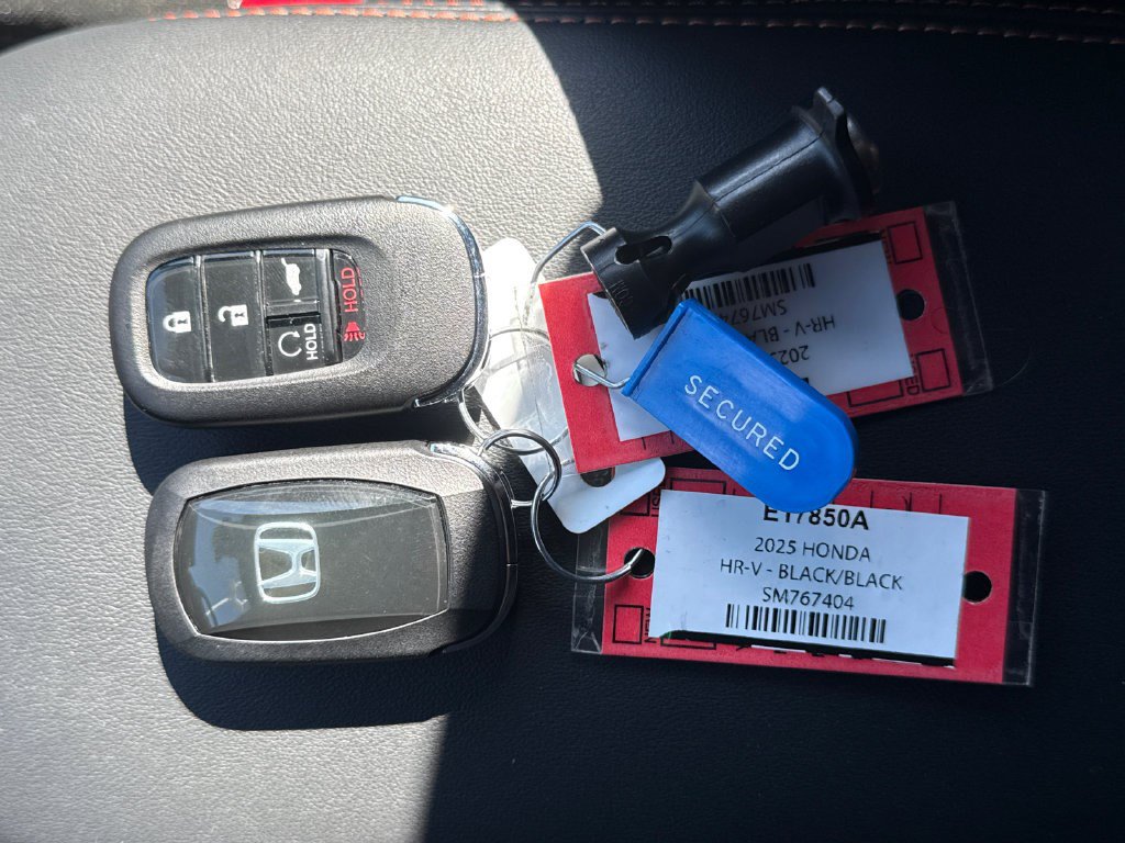Used 2025 Honda HR-V Sport image 4