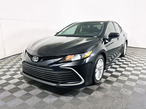 Used 2024 Toyota Camry LE w/ Convenience Package image 7