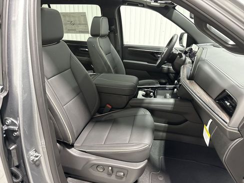 New 2026 Chevrolet Suburban Premier w/ Sun And Tow Package AWD/4WD image 29