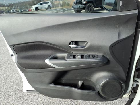 Used 2023 Nissan Kicks SV image 28