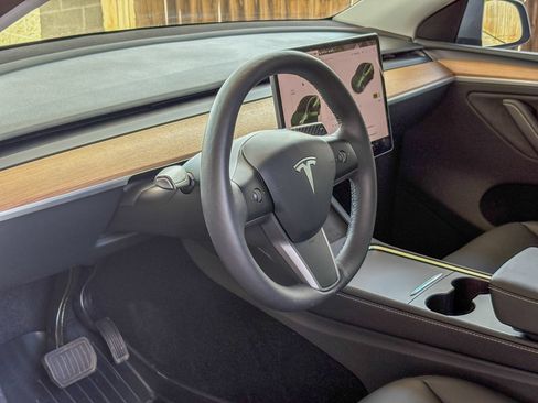 Used 2024 Tesla Model Y Long Range AWD/4WD image 6