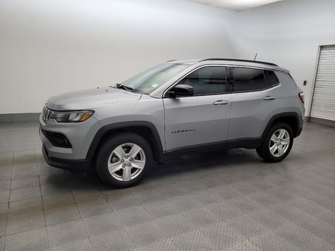 Used 2022 Jeep Compass Latitude w/ Convenience Group AWD/4WD image 2