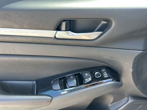 Used 2025 Nissan Altima 2.5 SR AWD/4WD image 19