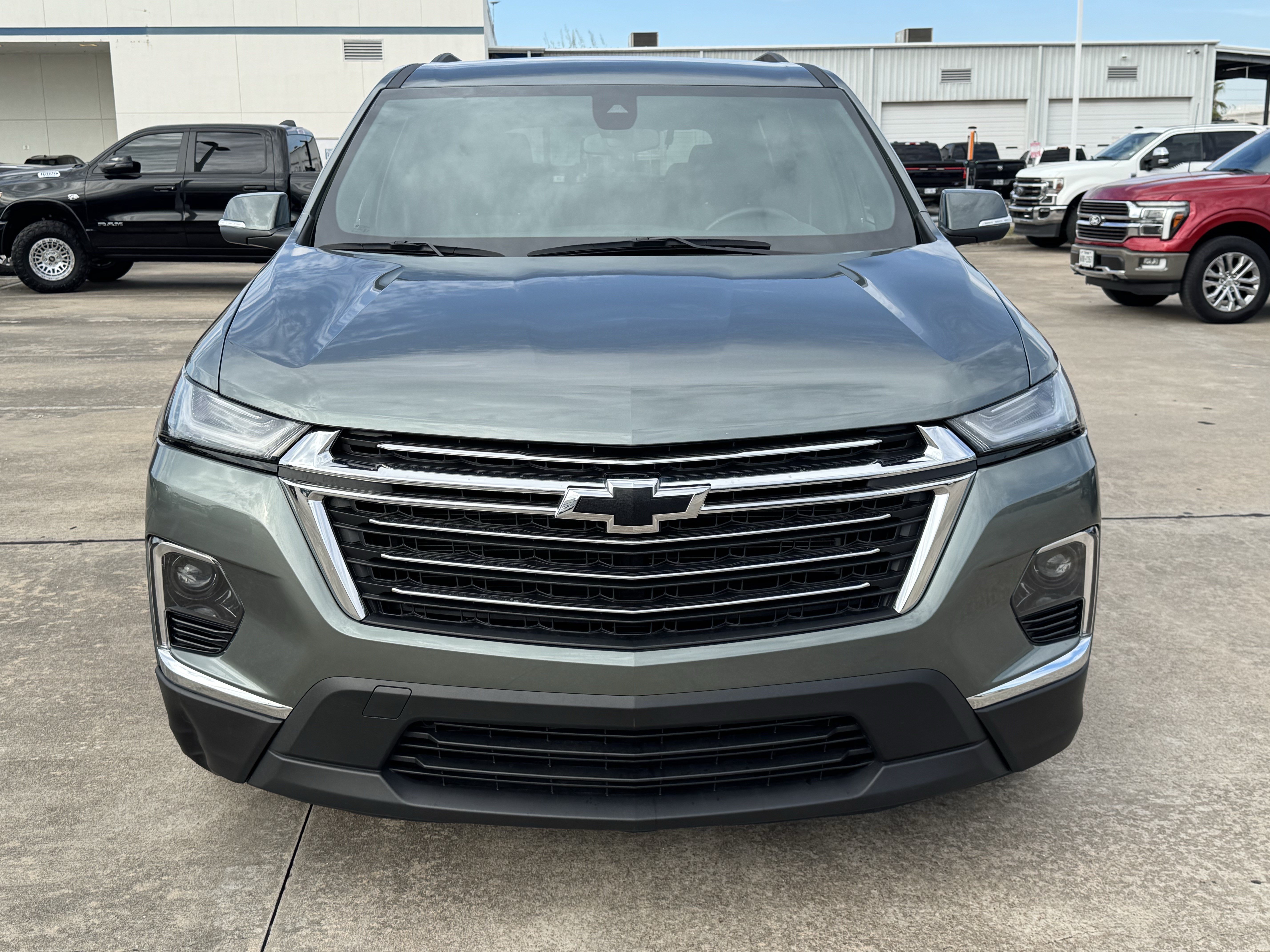Used 2023 Chevrolet Traverse LT FWD image 11