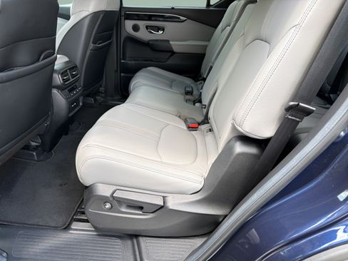 Used 2025 Honda Pilot EX-L image 18