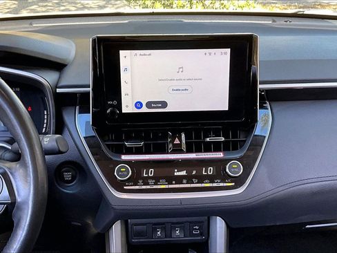 Used 2024 Toyota Corolla Cross XLE image 9