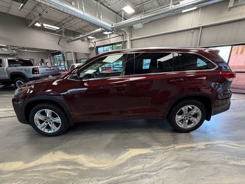 Used 2018 Toyota Highlander Limited AWD/4WD image 41