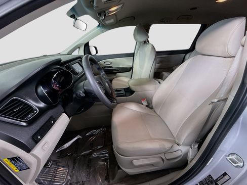 Used 2019 Kia Sedona L FWD image 21