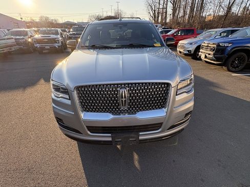 Used 2022 Lincoln Navigator Reserve image 2