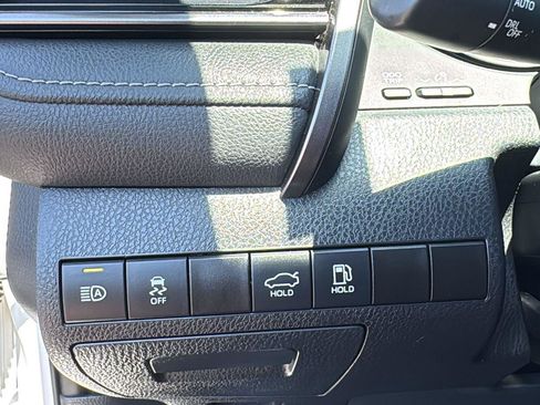 Used 2023 Toyota Camry SE image 12