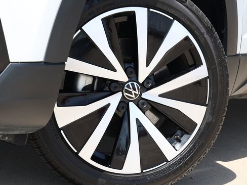 Used 2024 Volkswagen Taos SE image 13