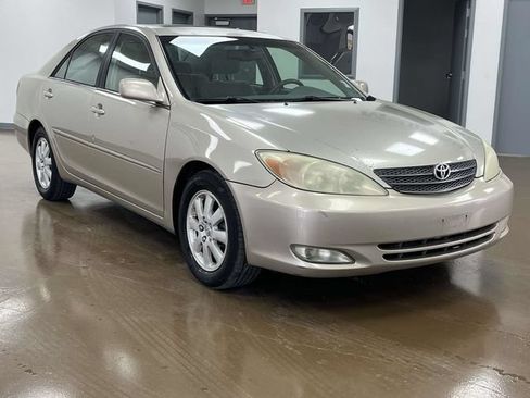 Used 2004 Toyota Camry XLE FWD image 3