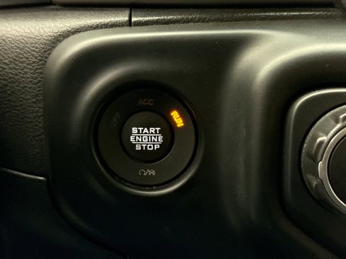 Used 2021 Jeep Wrangler Sport image 19