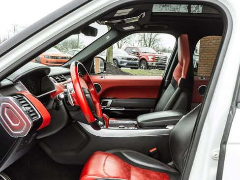 Used 2020 Land Rover Range Rover Sport SVR image 32