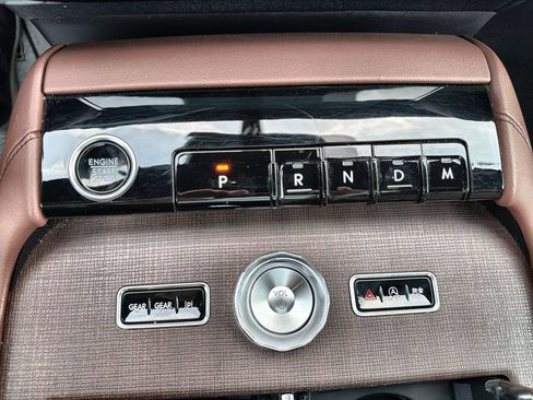 Used 2025 Lincoln Navigator Reserve AWD/4WD image 23